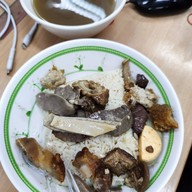 เมนูของร้าน ก๋วยจั๊บเฮียตั่วเท๊า (เจ้าเก่าเยาวราช)