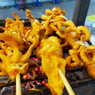 ปลาหมึกย่างเยาวราช By พลอย ข้างกระทรวงพาณิชย์