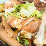 ก๋วยเตี๋ยวไก่ จิ๊บจิ๊บ