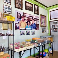 ขนมหม้อแกงแม่ละเมียด หน้าวัดมหาธาตุวรวิหารฯ เพชรบุรี