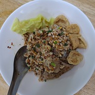 เมนูของร้าน ก๋วยเตี๋ยวตรอกโรงหมู ซอยสุกร