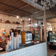 Retro Cafe Halal