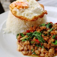 ข้าวแกงหน้าองค์พระ