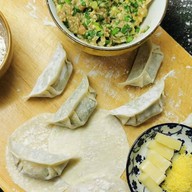 เกี๊ยวซ่าทอดน้ำ Pan-Fried Gyoza by Suesue gyoza – ซือซือเกี๊ยวซ่า เอเชียทีค เดอะ ริเวอร์ฟรอนท์