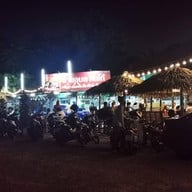 บรรยากาศ ร้านลาบอุบล คนโก้ ซอยเทียนทะเล 7