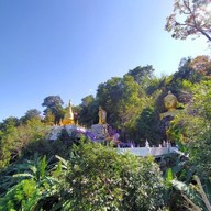 บรรยากาศ พระธาตุอินแขวน ( พุทธอุทยานดอยผาสวรรค์ จ.แพร่ )
