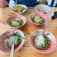 ก๋วยเตี๋ยวเรือ ลิ้มรส อร๊อยอร่อย โชคชัย4 ซอย78