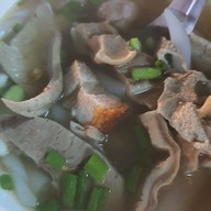 ก๋วยจั๊บตรอกโรงหมูเจ้าเก่า