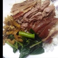 นายอู๊ดข้าวขาหมูและบะหมี่หมูแดง ก๊วยเตียวต้มยำ แสนสบาย พระราม4
