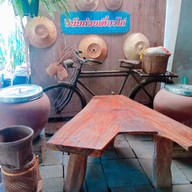 ก๋วยเตี๋ยวไก่บุฟเฟ่ต์ในสวนริมแม่น้ำน้อย