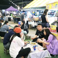 ไอติมผัดเชียงใหม่ By เฟิร์น Ice Cream rolls in Chiang Mai สาขาตลาดอนุสาร ไนท์บาร์ซ๋า เชียงใหม่