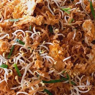 แมนโร่ผัดหมี่โคราชเจ้าเก่าดั้งเดิมหน้าวัดสระแก้ว