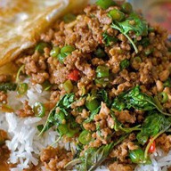 ข้าวกะเพราไก่รสแซ่บ  25 บาท ฮาลาล halal