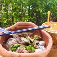 ครัวอร่อยเว่อร์ ก๋วยเตี๋ยวเรือ หมู เนื้อ หมูสะเต๊ะ ลูกชิ้นปิ้ง เนื้อย่างจิ้มแจ่ว ยำ ส้มตำ หมูมะนาว เ Ptt park mall
