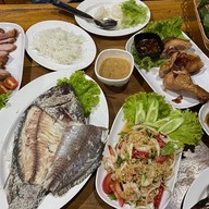 ครัวเชฟแซน ส้มตำ ไก่ย่าง เมี่ยงปลาเผา