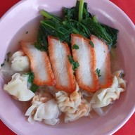 บะหมี่เกี๊ยวปูหมูแดงน้องทาโร่