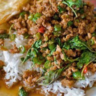 ข้าวกะเพราไก่รสแซ่บ  25 บาท ฮาลาล halal