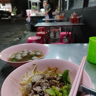ก๋วยเตี๋ยวลูกชิ้นน้ำใสเยาวราช