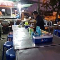 บรรยากาศ เจ๊แดงข้าวเลือดหมู