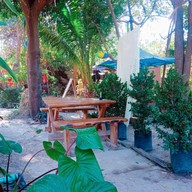 บรรยากาศ ก๋วยเตี๋ยวไก่บุฟเฟ่ต์ในสวนริมแม่น้ำน้อย