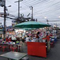เจ๊แดงข้าวเลือดหมู