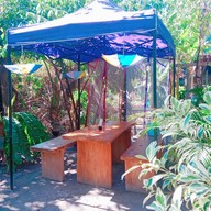 บรรยากาศ ก๋วยเตี๋ยวไก่บุฟเฟ่ต์ในสวนริมแม่น้ำน้อย