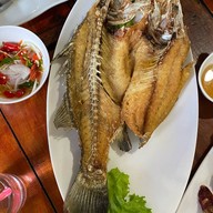 เมนูของร้าน ป้าสาวซีฟู้ด เขาตะเกียบ