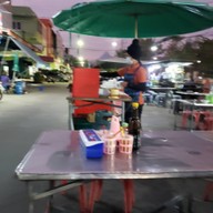 บรรยากาศ เจ๊แดงข้าวเลือดหมู