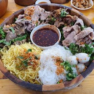 ก๋วยเตี๋ยวเรือชามไม้ บ้านบึง ชลบุรี บ้านบึง ชลบุรี