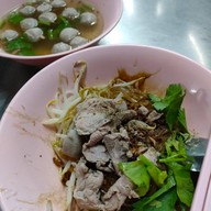 ก๋วยเตี๋ยวลูกชิ้นน้ำใสเยาวราช