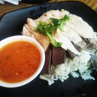 ร้านก๋วยเตี๋ยวไก่ข้าวมันไก่เบตง