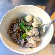 Kitchen Sideway ถนนประเสริฐมนูกิจ ก่อนถึงช็อคโกแลตวิลล์