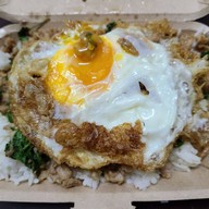 ต้นอาหารตามสั่ง ตลาดโต้รุ่งทุ่งศรีเมือง