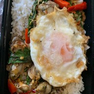 เมนูของร้าน พุงกลมกะเพราถาด