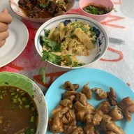 ป้ายอด ลาบ ส้า แกงอ่อม