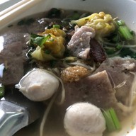 ก๋วยเตี๋ยวเอ็นหมู หางหมู หน้าเซี่ยงตึ๊ง