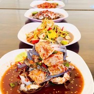 ยำปูม้าเจ็ดยอด ฮฮด