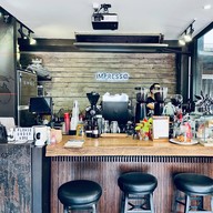 เมนูของร้าน Impresso Espresso Bar ถนนสนามบินเก่า กองบิน41