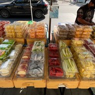 ผลไม้ลุงประยงค์ ถนนประดิพัทธ์ หน้าคอนโดเดอะไลน์