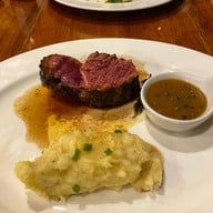 The Duke's ริมน้ำปิง