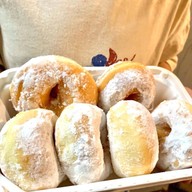 เมนูของร้าน เป็ดหกตัวคาเฟ่ ขนม โดนัท กาแฟ อาหารจานเดียว Nakhon pathom