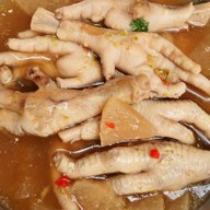 โรงเหล้าตะวันแดง by เปลือกไม้งาม สาขา สุพรรณบุรี