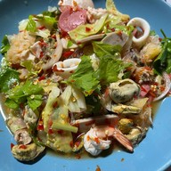 เมนูของร้าน เจ๊แหม่มยำแซ่บ