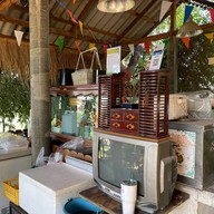 บ้านริมวัง