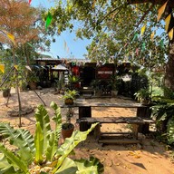 บ้านริมวัง