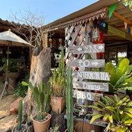 บ้านริมวัง