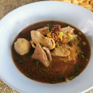 เมนูของร้าน ก๋วยเตี๋ยวเรือเจ้นิด วัดรัตนชัย อยุธยา