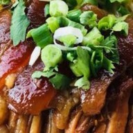 นายอู๊ดข้าวขาหมูและบะหมี่หมูแดง ก๊วยเตียวต้มยำ แสนสบาย พระราม4