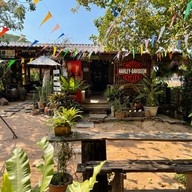 บ้านริมวัง