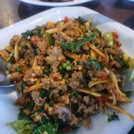 นายจิน ไก่อบโอ่ง